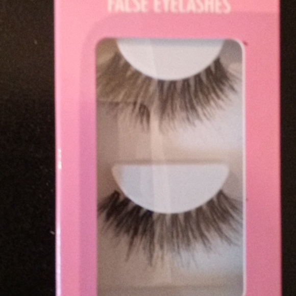 ๐FREE GIFT๐NIB New In Box False Eyelashes Dramatilash - Picture 5 of 7
